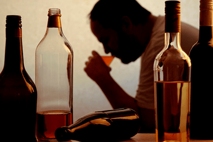 Minuman beralkohol menjejaskan potensi lelaki secara negatif